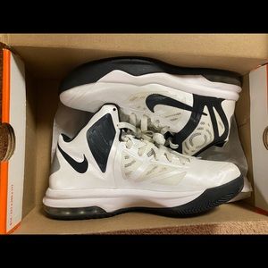 Nike basketball sneakers. US 8. Women’s